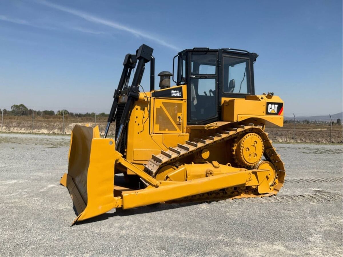 Bulldozer CAT D6 de Grupo Avispa