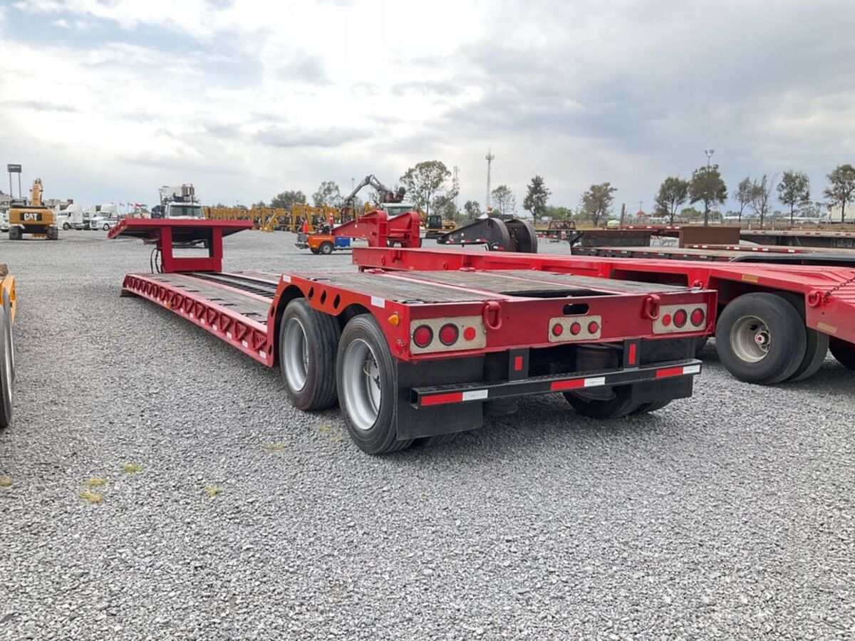 Remolque cama baja / lowboy de Grupo Avispa