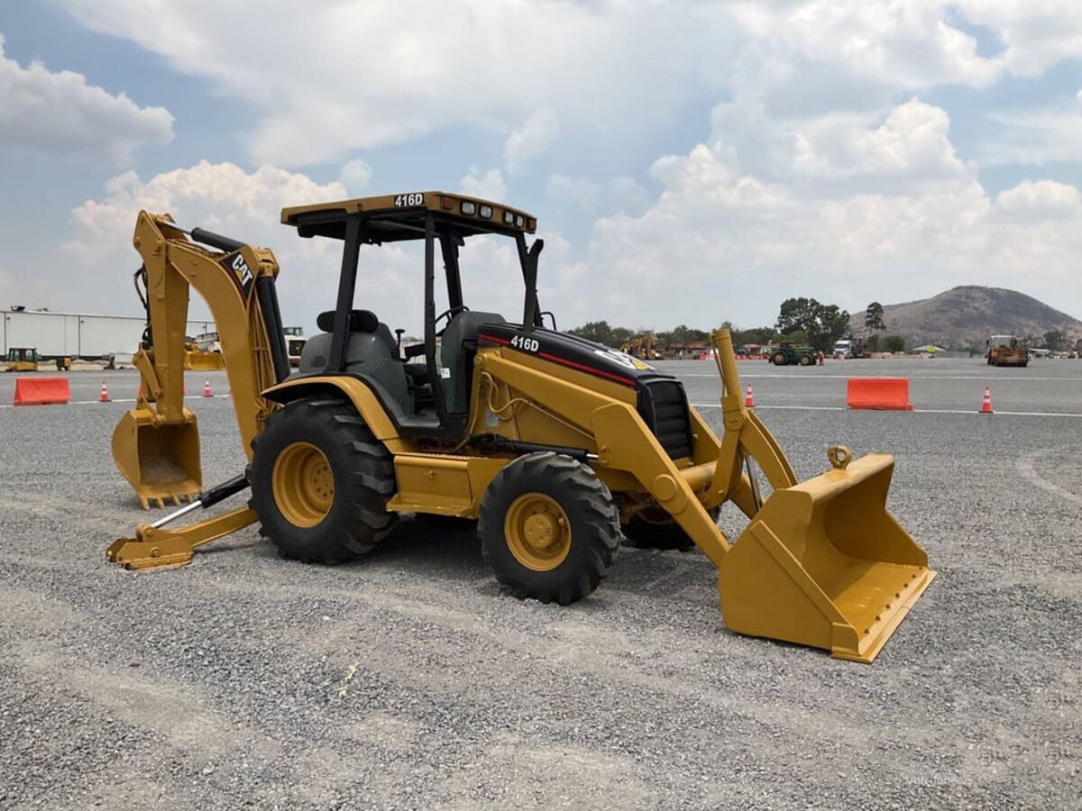 Retroexcavadora CAT de Grupo Avispa
