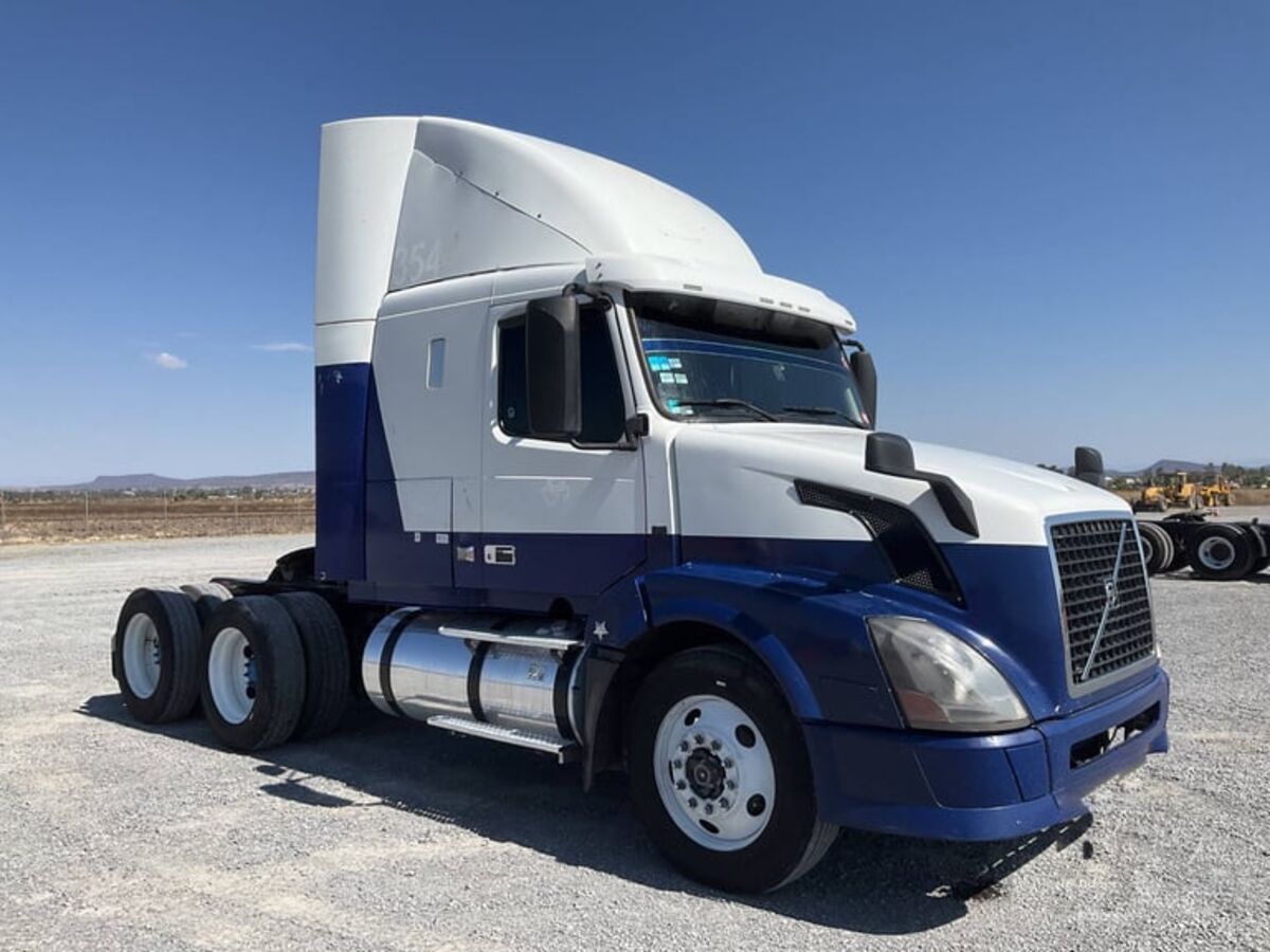 Tractocamión Volvo VNL 430 de Grupo Avispa